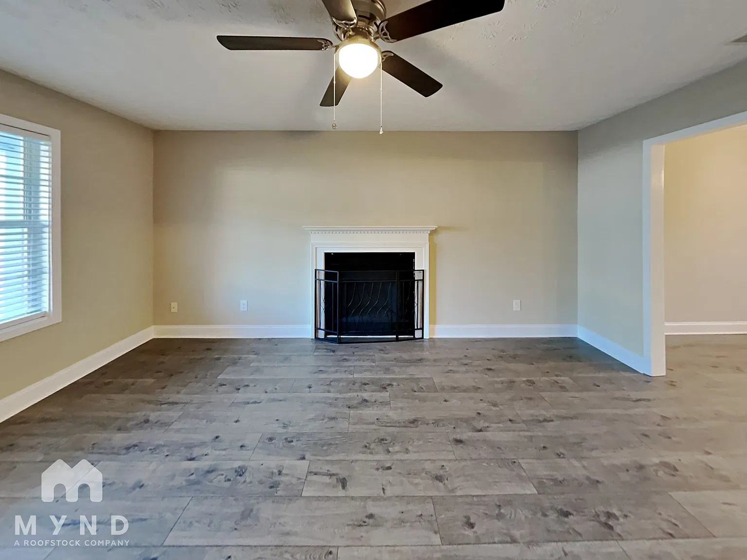 3 bed, 2.5 bath, 1690 sqft, $1,799 — Photo 3