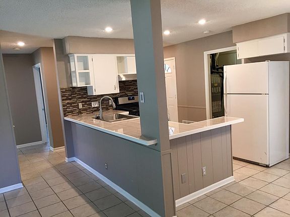 4th image of 2717 Saint Edwards Cir #A
