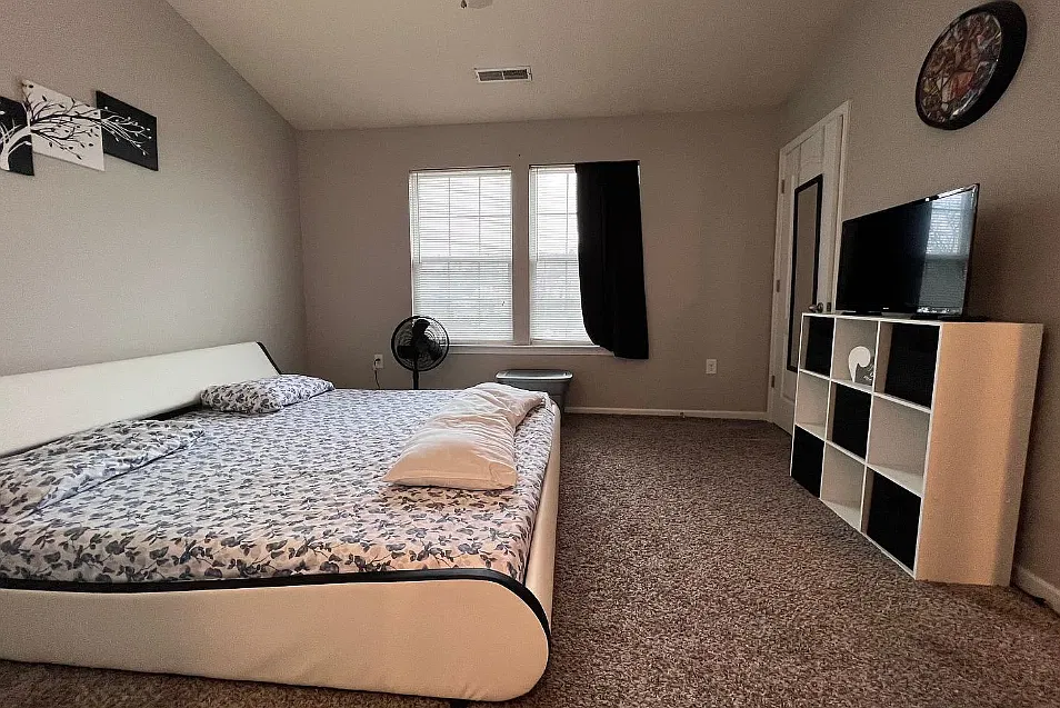 3 bed, 2200 sqft, $1,850 — Photo 4