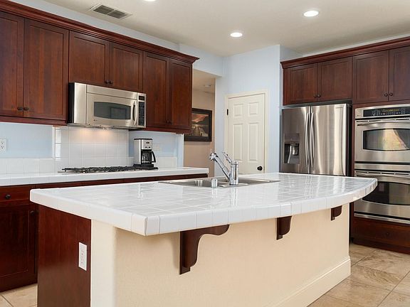 3rd image of 101 Miramont Ct