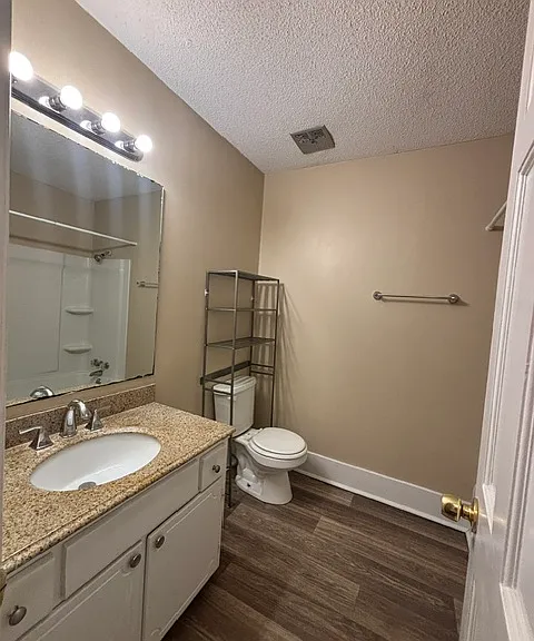 6717 W Friendly Ave — Photo 26