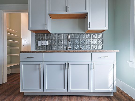 4th image of 8612 Denison Ave #8614