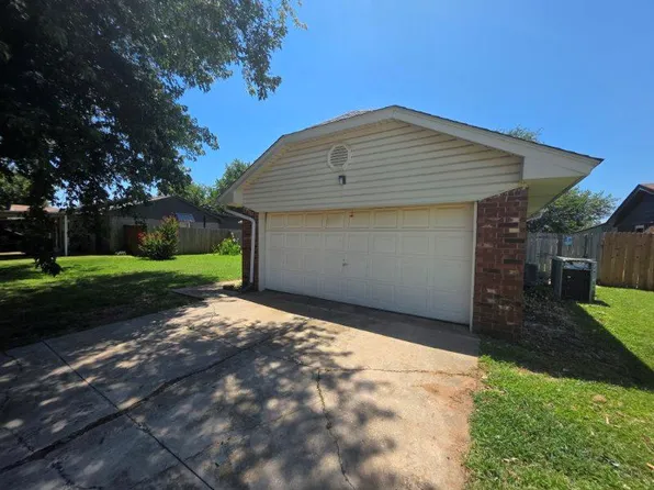 806 Ranchoak Dr, Yukon, OK 73099