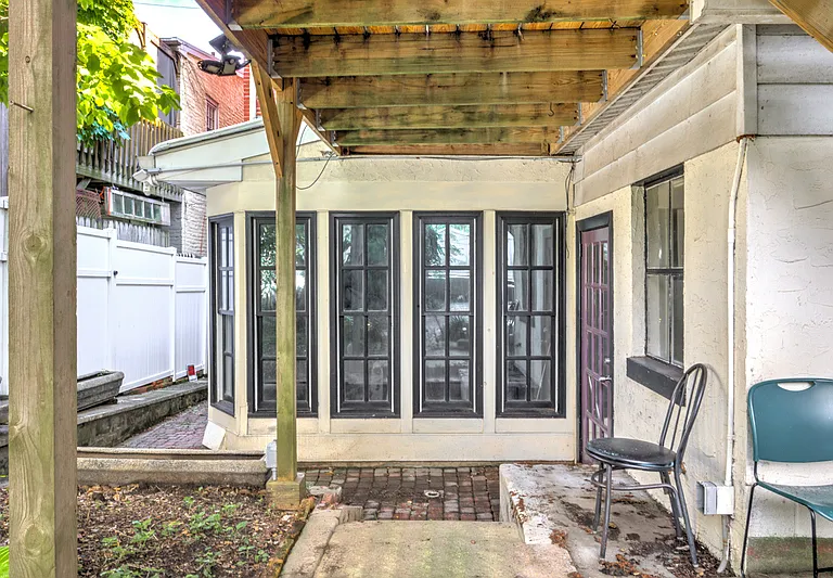 121 E Chestnut St #121B — Photo 3
