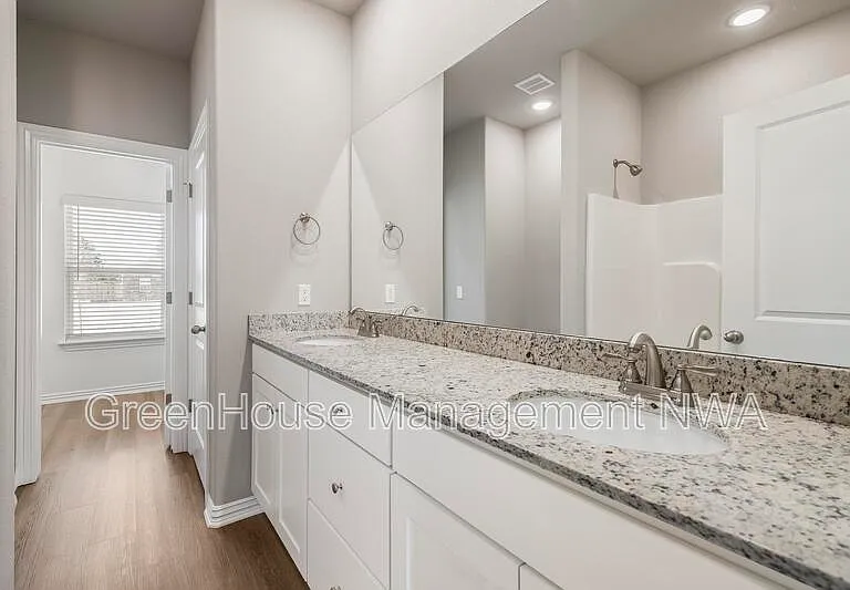 210 Williams Ct — Photo 10