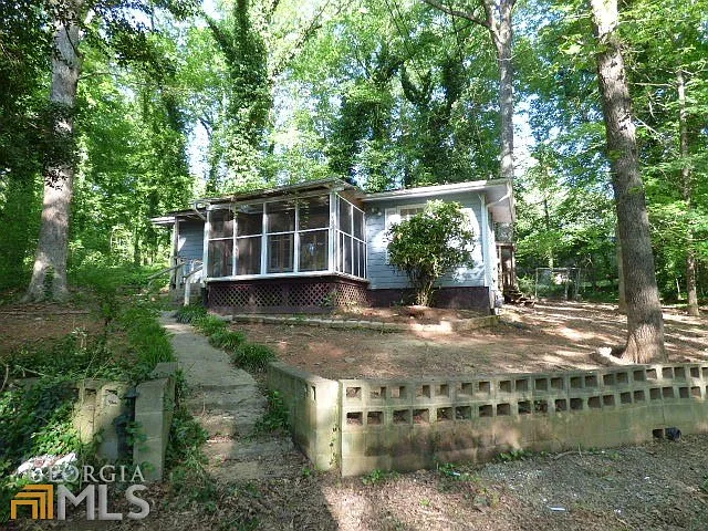 747 Sheppard Rd photo 1
