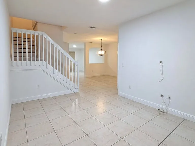 10781 NW 81st Ln — Photo 6
