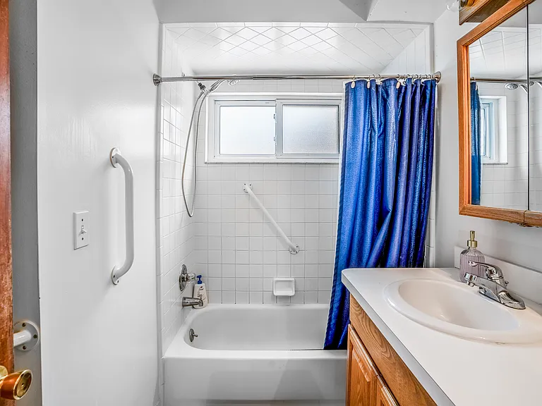 7621 Amboy St — Photo 10