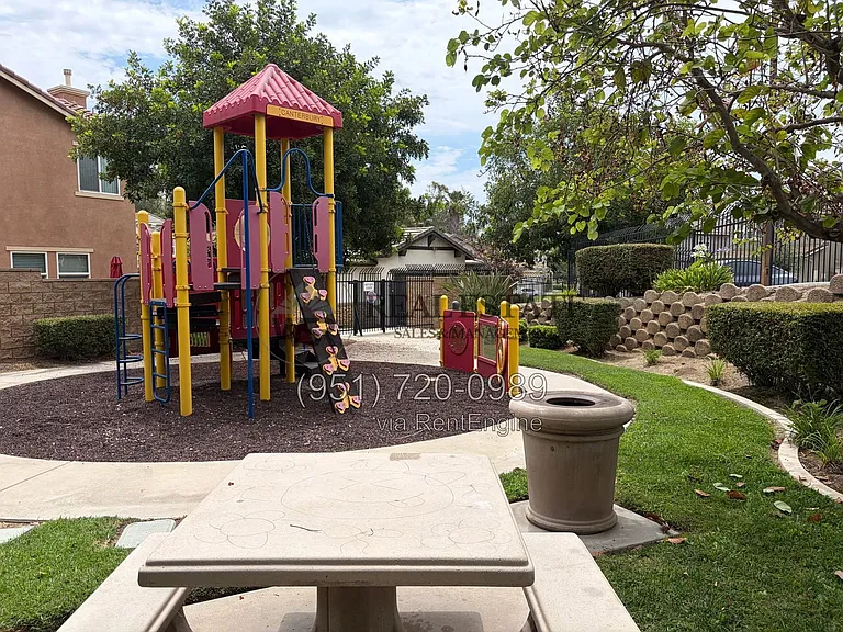 5798 Mapleview Dr — Photo 24