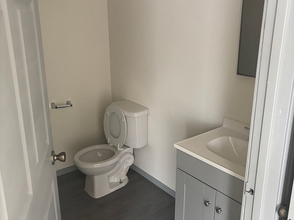 2nd image of 6229 Lakewood Dr W #185