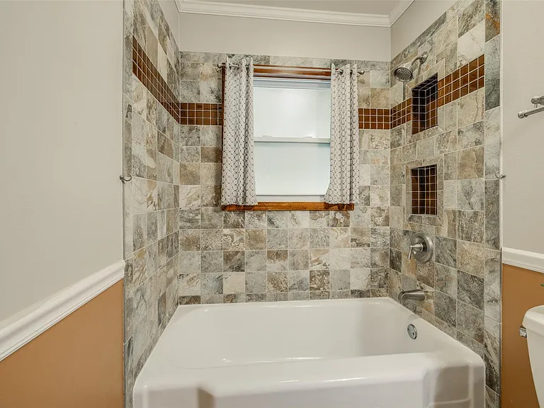 501 W 17th St — Photo 26