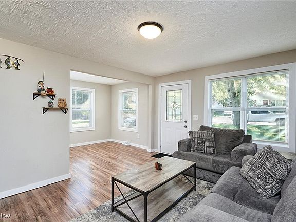 4th image of 1017 Noble St