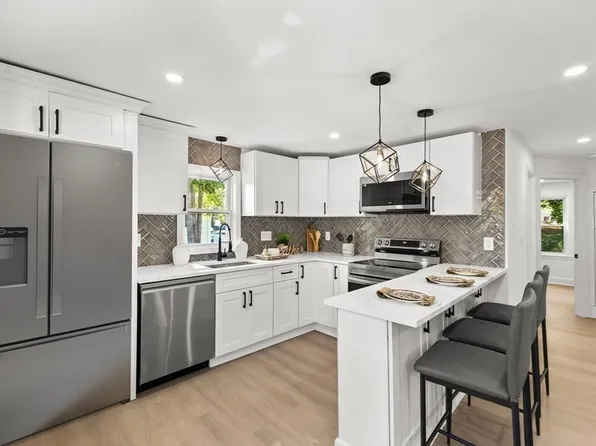26 Lamb St, Attleboro, MA 02703