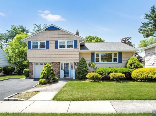 48 Dogwood Ct, Westwood, NJ 07675