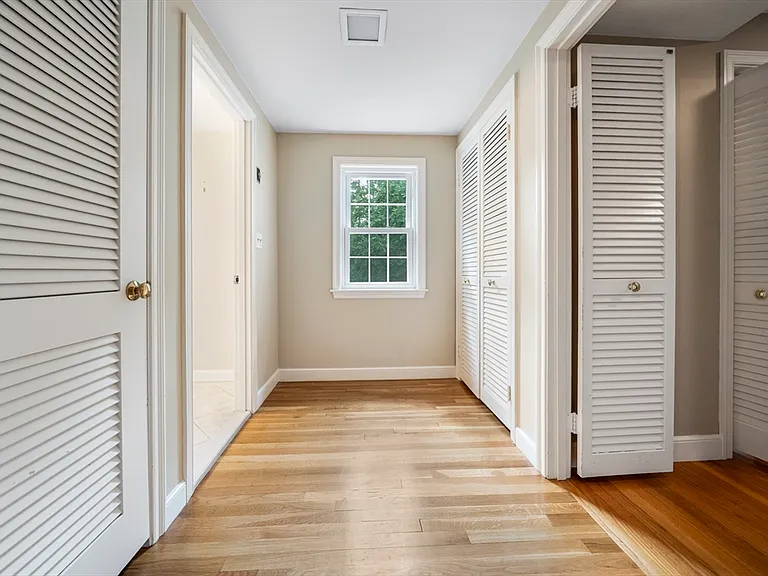 131 Montvale Rd — Photo 9