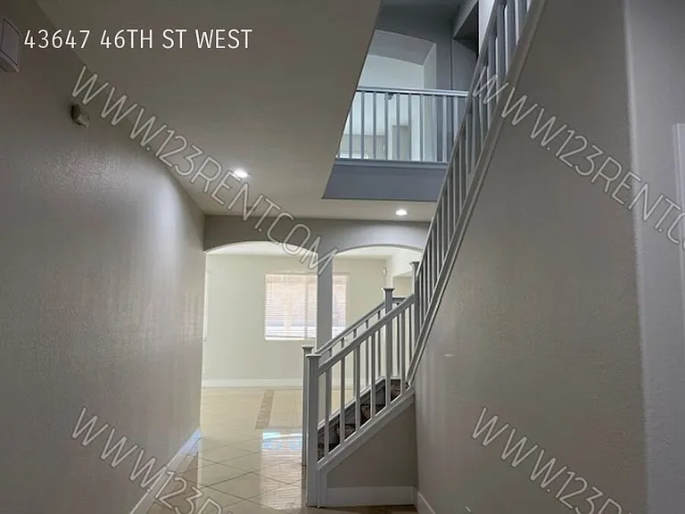 43647 46th St W — Photo 2
