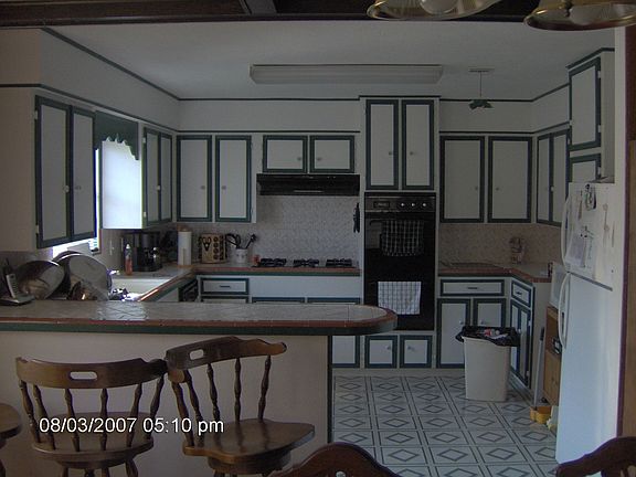 Kitchen (Appliances ARE Included!!!)