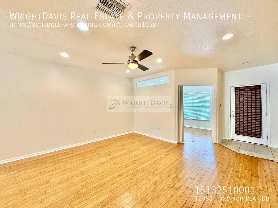 2 bed, 2.5 bath, 1390 sqft, $1,600 — Photo 3