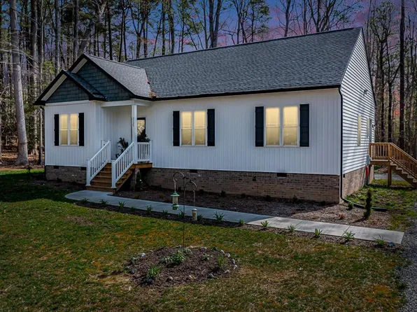 3135 Irvington Rd, Irvington, VA 22480