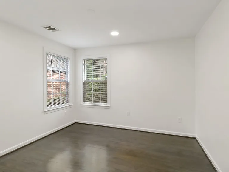 6502 Howard Ave — Photo 11