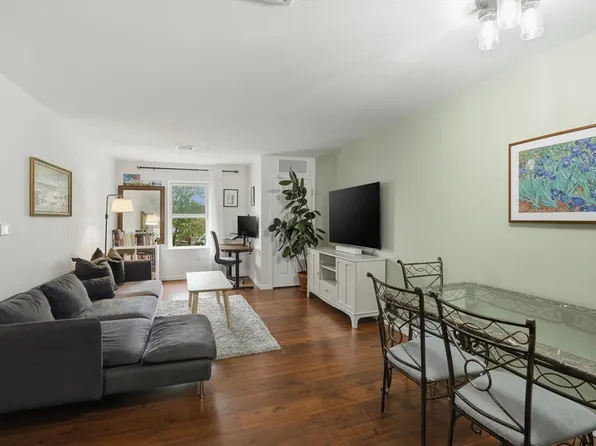 30 Franklin St Unit 221, Malden, MA 02148