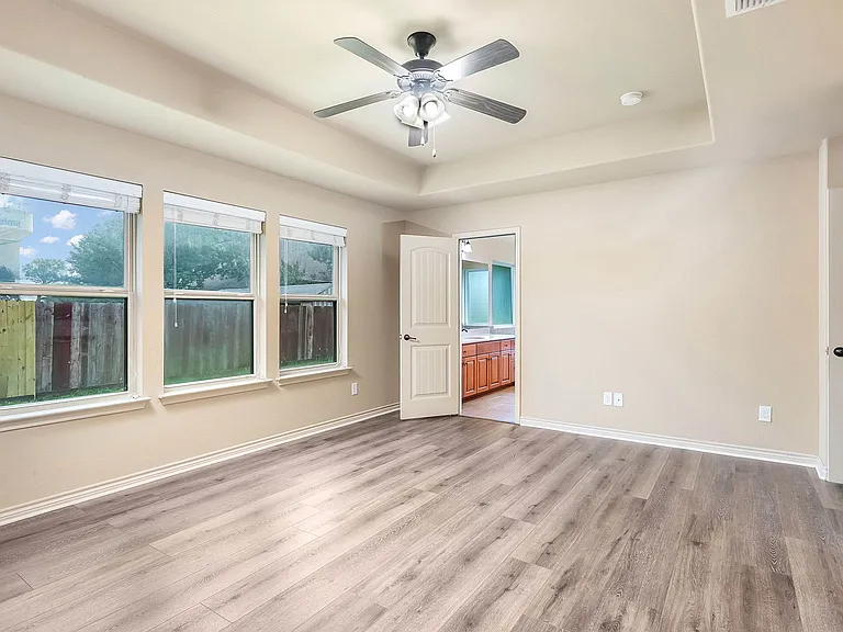 15606 Fox Ln — Photo 16