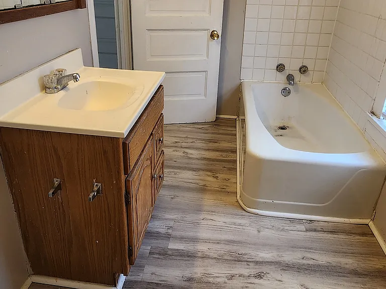 105 S Lancaster Ave #105 — Photo 7