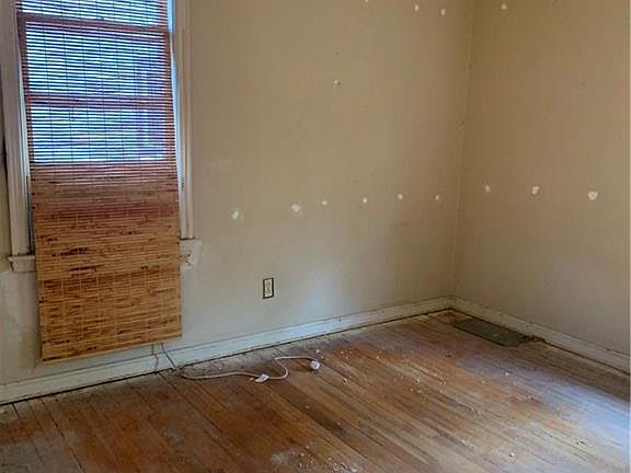 5th image of 1628 S Brookside Ave