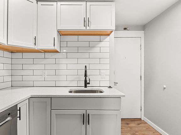 4th image of 1216 Williamson St APT 4