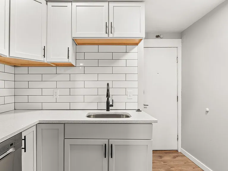 1216 Williamson St — Photo 3