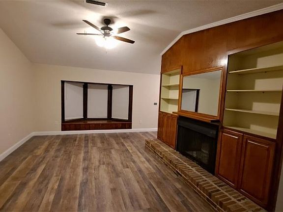 4th image of 801 NE 23rd Ave