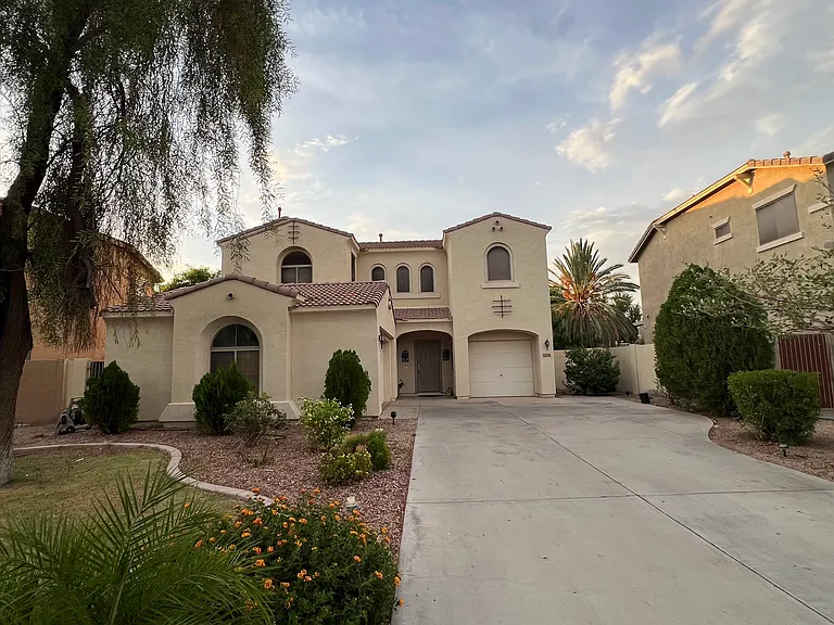 3296 E Bluejay Dr — Photo 1