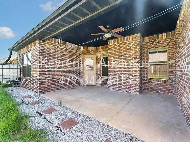 2400 Worthington Ave — Photo 20