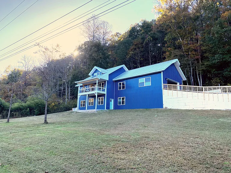 195 Emerald Dr #A — Photo 2