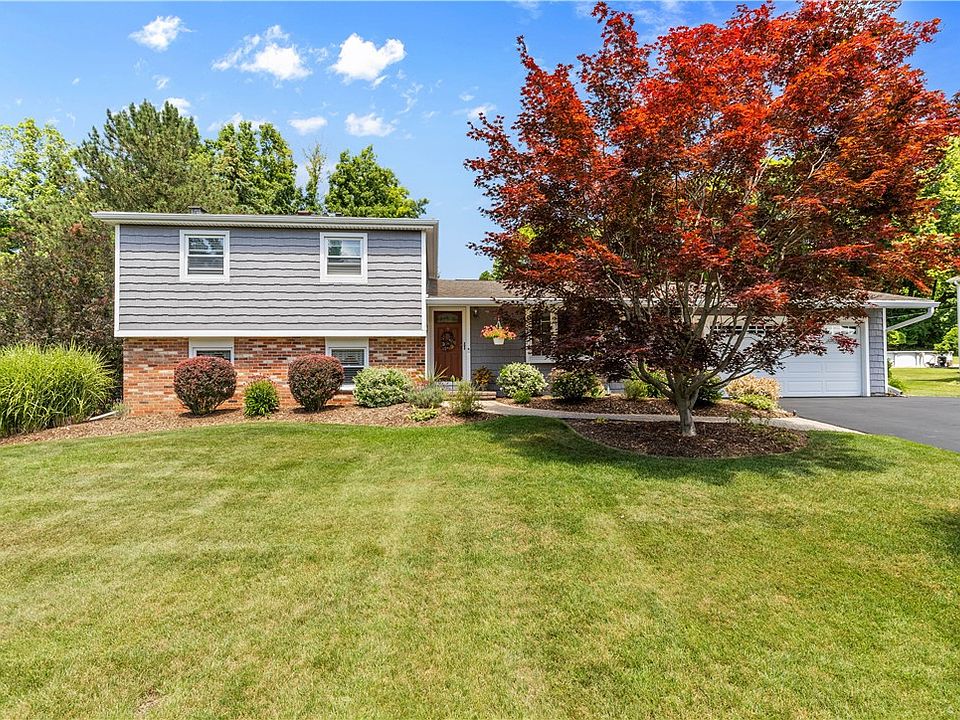 1st image of 75 Crest View Dr