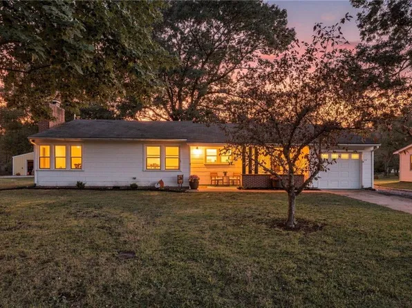 502 Pine St, Wellsville, KS 66092