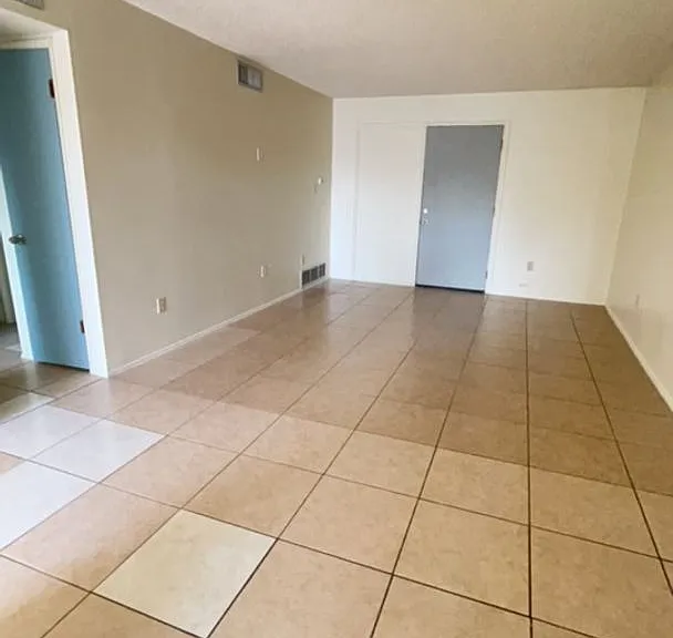 2842 N Los Altos Ave — Photo 17