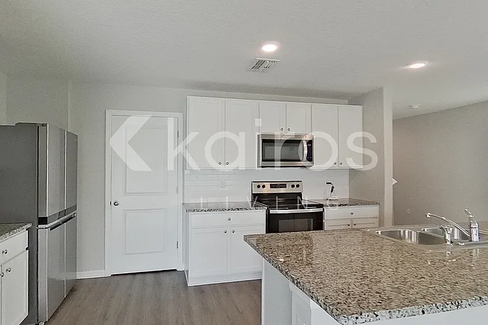 8610 SW 44th Ct — Photo 4