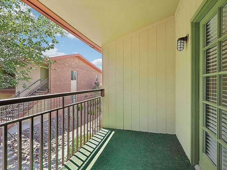 20-web-or-mls-E_Hampton_St_-_Unit_207_-_020