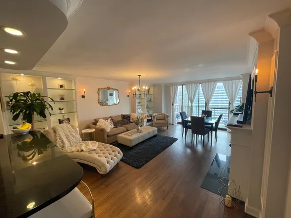 10 E Ontario St APT 3803, Chicago, IL 60611
