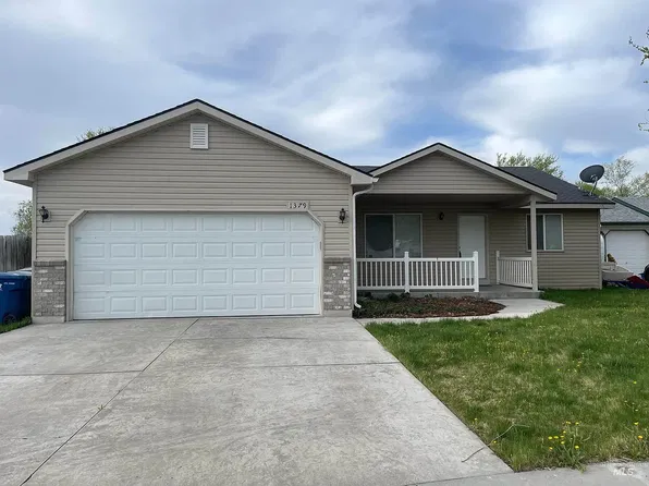 1379 NW Withrow Ct, Mountain Home, ID 83647