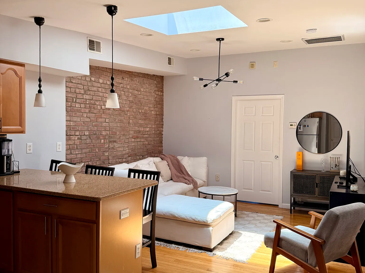 2 bed, 1100 sqft, $4,795 — Photo 4