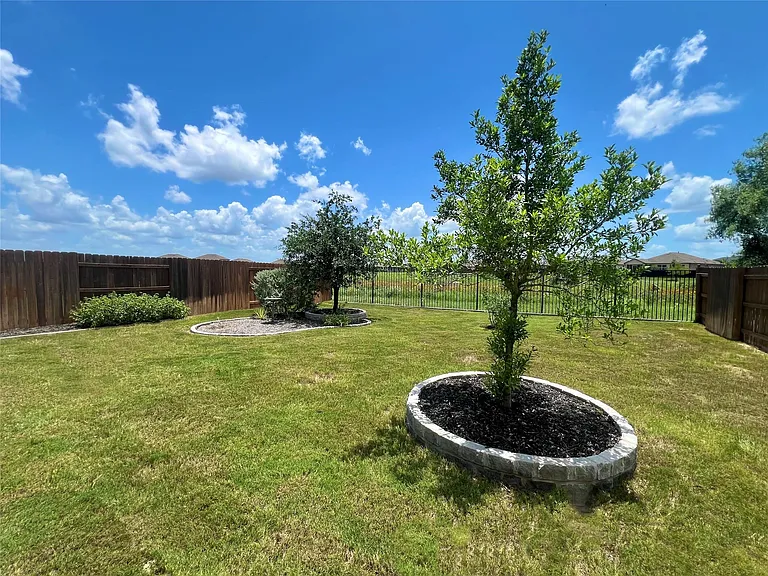 111 Chinaberry Bnd — Photo 28