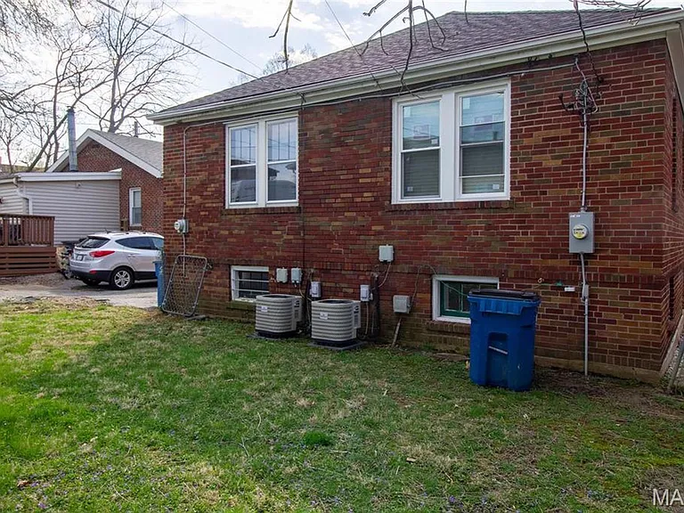 9311-9313 Sterling Pl — Photo 11