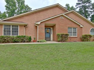 7111 Woodridge Ln, Union City, GA 30291