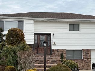 2631 Irene Ln, Seaford, NY 11783