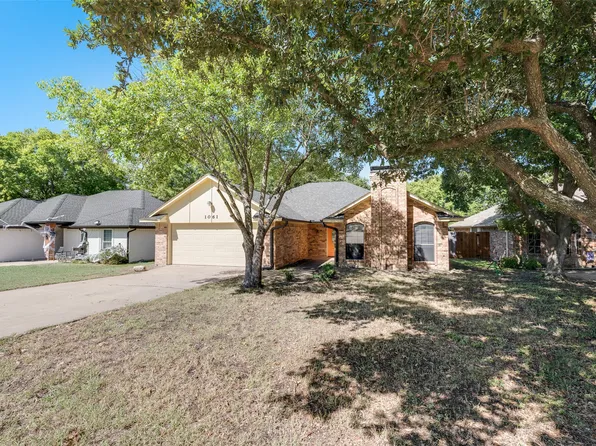 1061 Brookside Dr, Cedar Hill, TX 75104