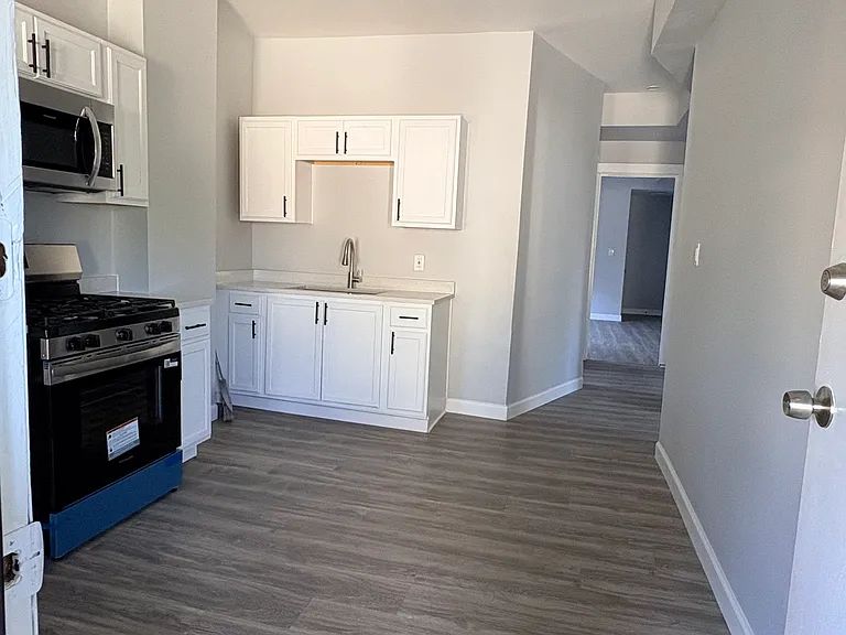 8211 S Escanaba Ave #2 — Photo 20