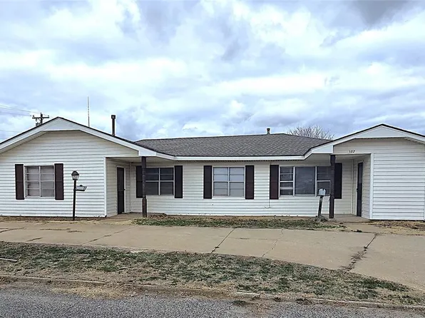 502 W 4th St, Watonga, OK 73772