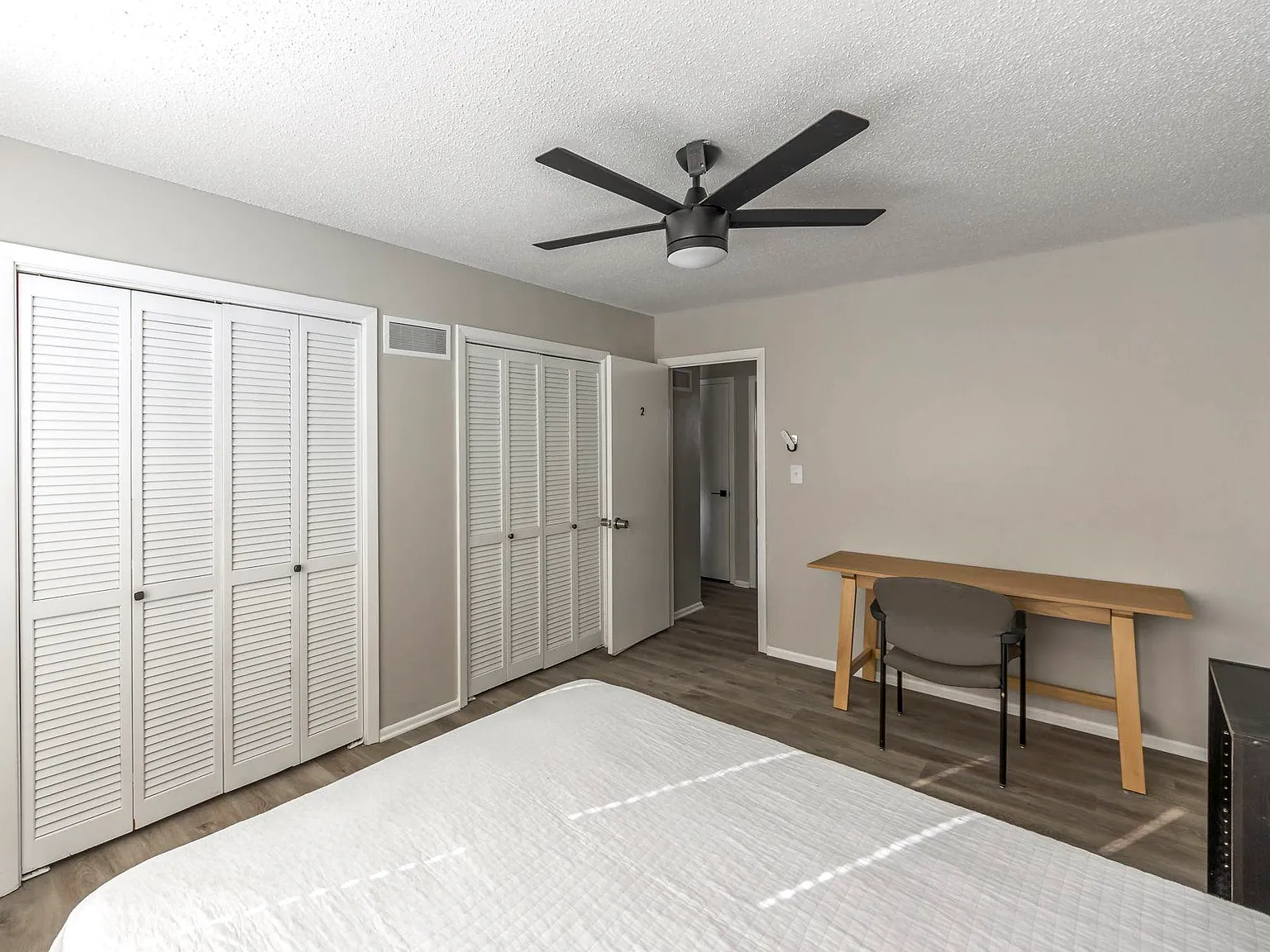4 bed, 2.0 bath, 1896 sqft, $784 — Photo 2